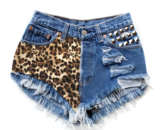 Short estampa onça maior.